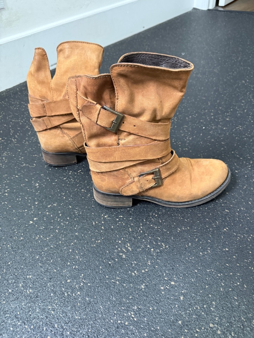 Steve Madden Brewzzer Cognac Leather Buckle Ankle Boots